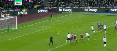 越来越大了，泰州高速口已经搭好巨幅“苏超”冠军标语