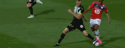 篮球火箭球员赛前训练亮眼