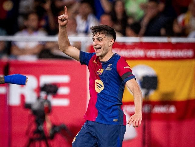 福登调侃小球迷：要这么多签名是不要拿去卖，赚了钱分我一半